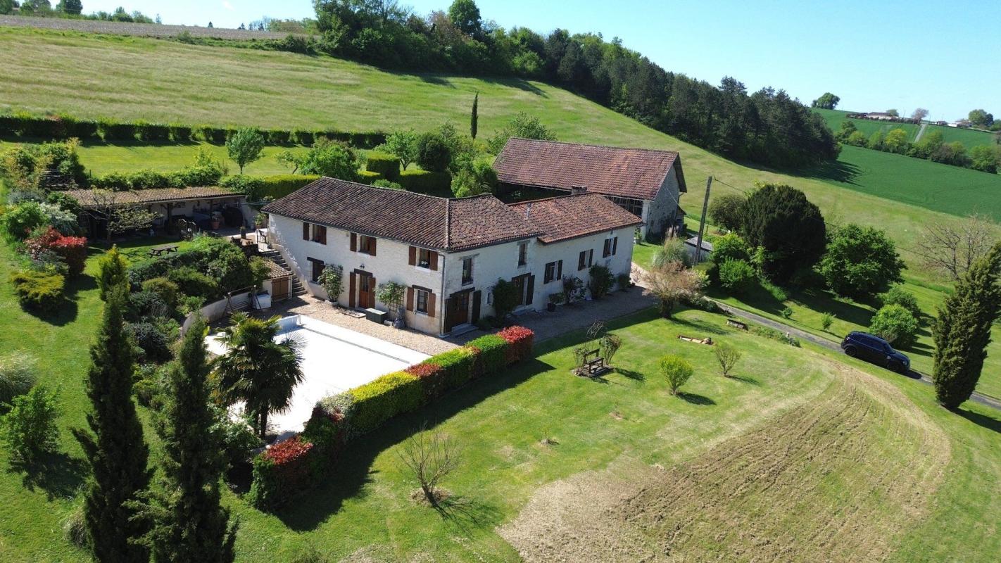 4 bedroom maison in Nanteuil Auriac De Bourzac, Dordogne, France