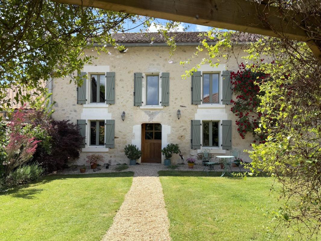 4 bedroom maison in Leguillac De Cercles, Dordogne, France