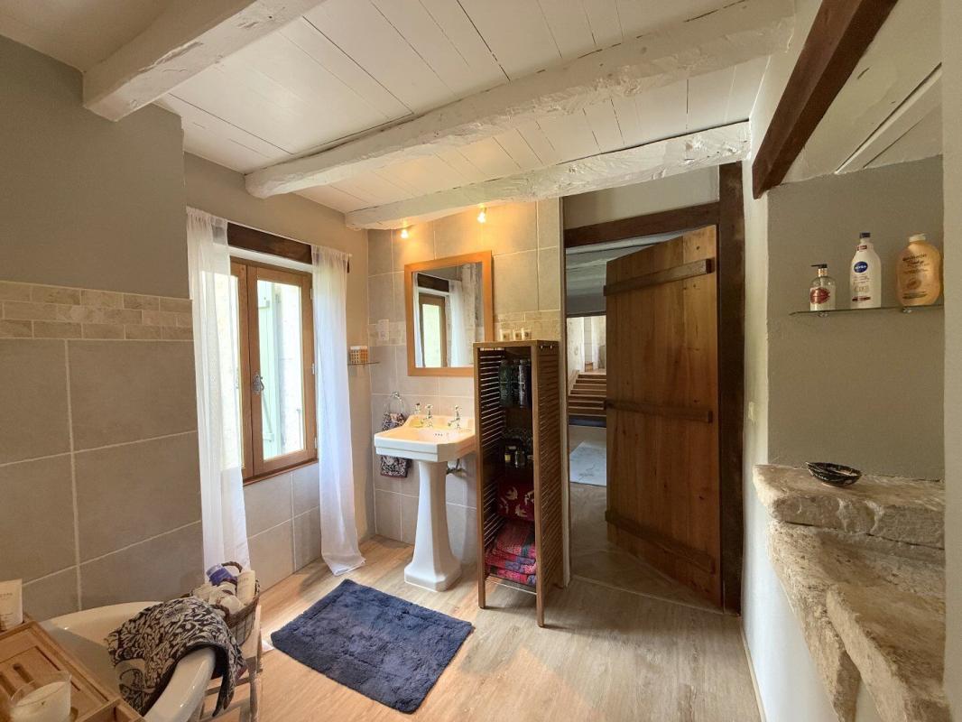 4 bedroom maison in Leguillac De Cercles, Dordogne, France