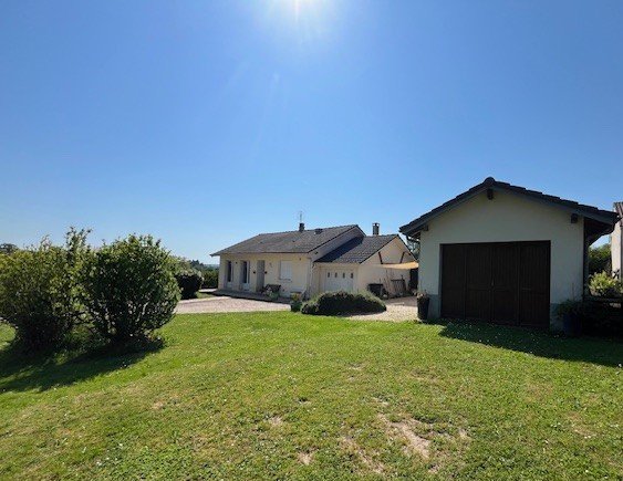 2 bedroom garage/box in Vayres, Haute-Vienne, France