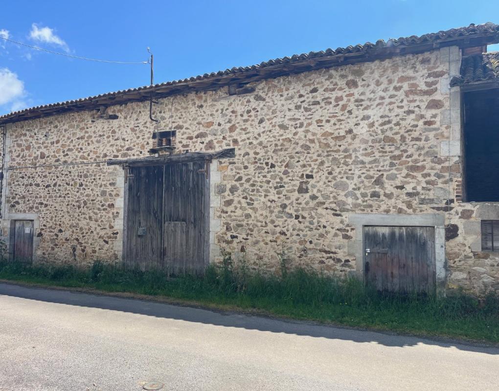 grange in Vayres, Haute-Vienne, France
