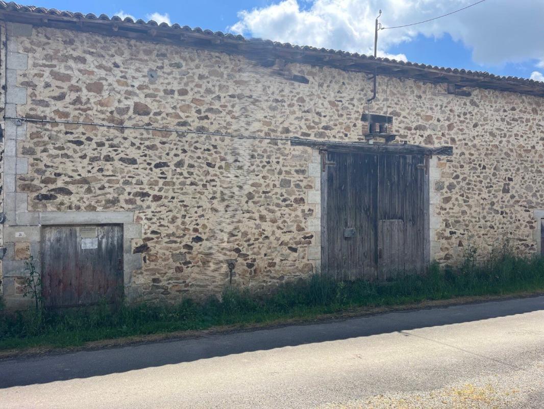 grange in Vayres, Haute-Vienne, France