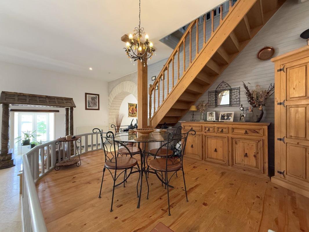5 bedroom maison in Vouzan, Charente, France