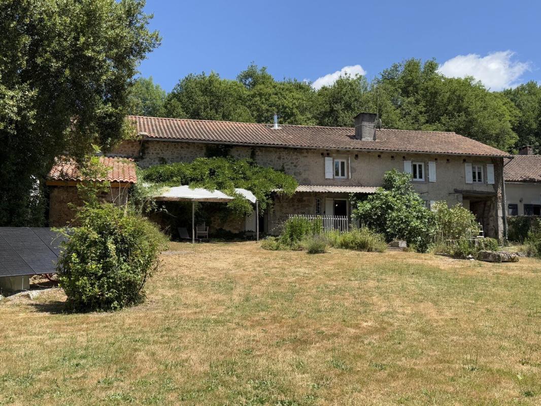 3 bedroom maison in Saint Barthelemy De Bussiere, Dordogne, France