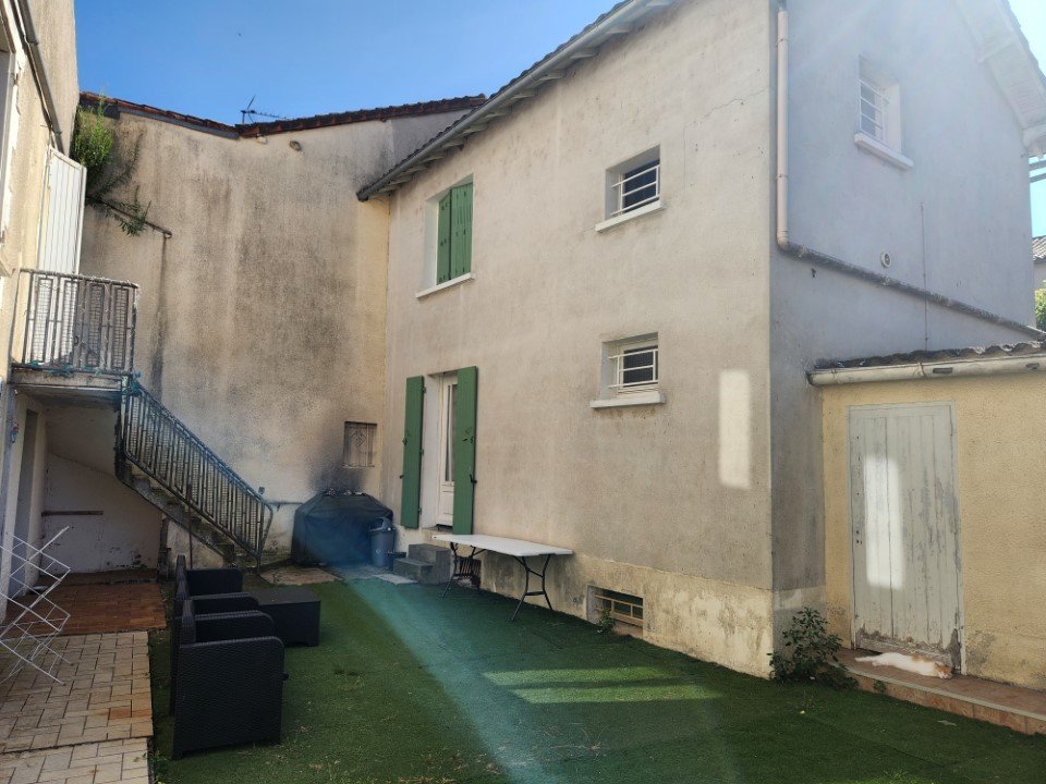 3 bedroom maison in Charroux, Vienne, France