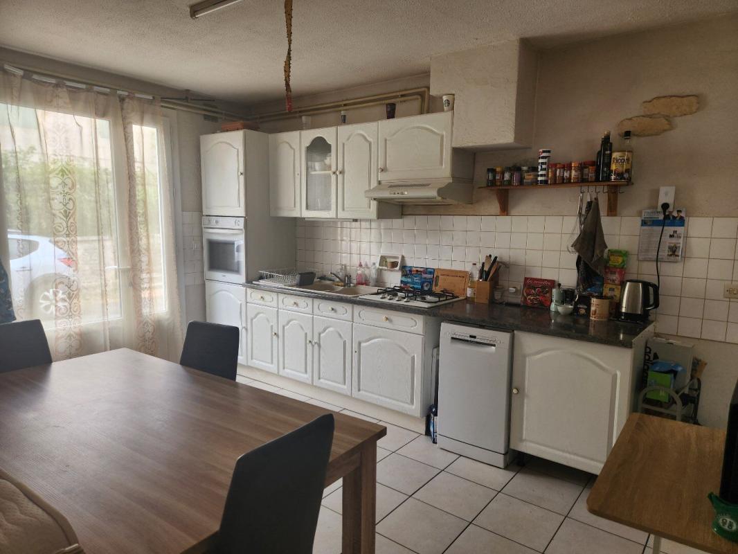 3 bedroom maison in Charroux, Vienne, France