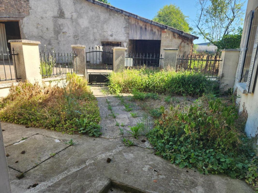 8 bedroom maison in Asnieres Sur Blour, Vienne, France