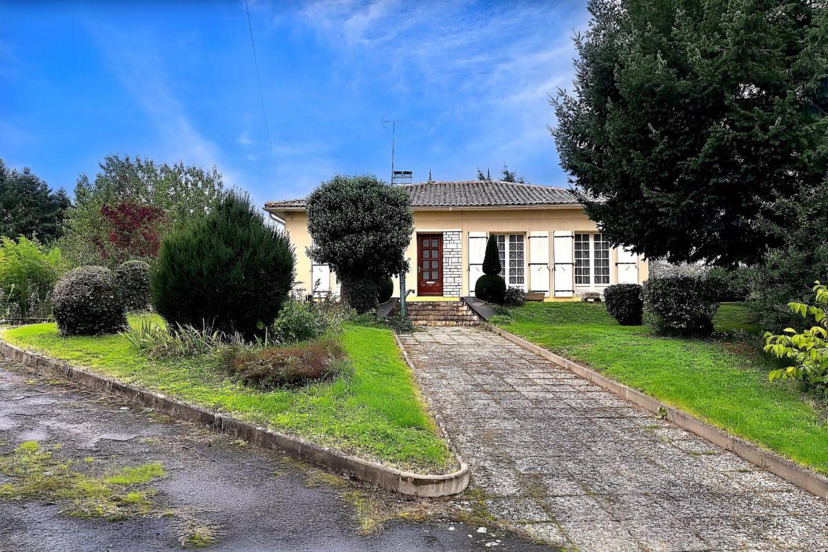 3 bedroom propriete in Manot, Charente, France