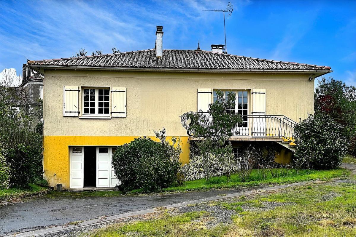 3 bedroom propriete in Manot, Charente, France