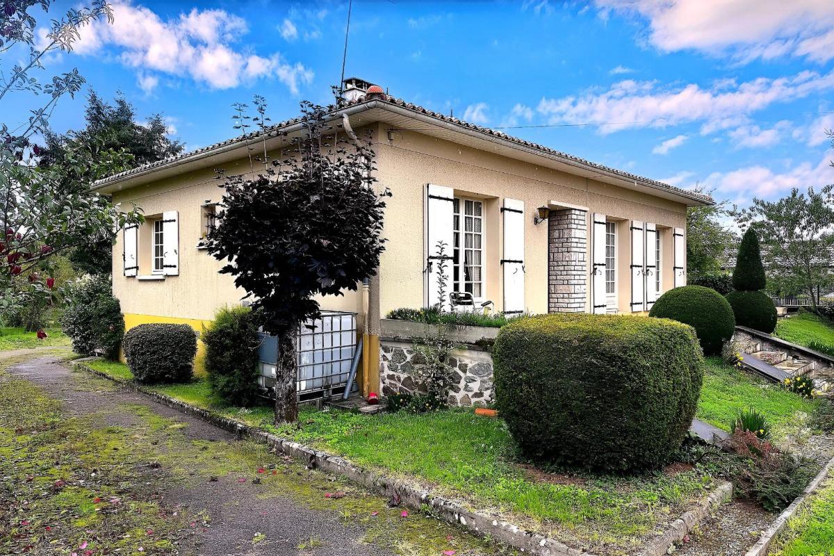 3 bedroom propriete in Manot, Charente, France