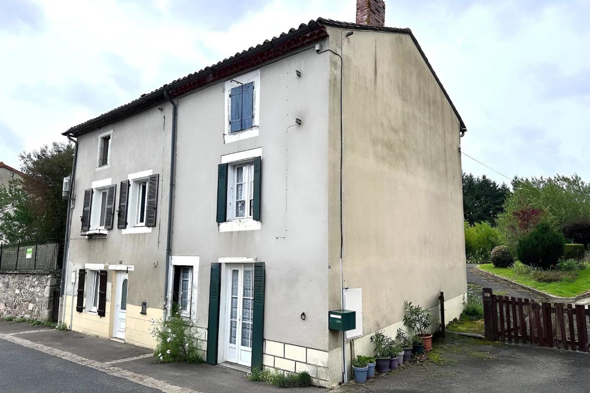 3 bedroom propriete in Manot, Charente, France