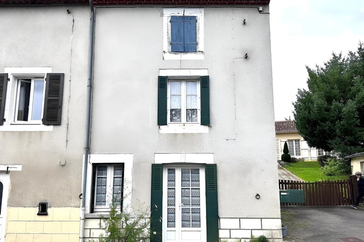 3 bedroom propriete in Manot, Charente, France