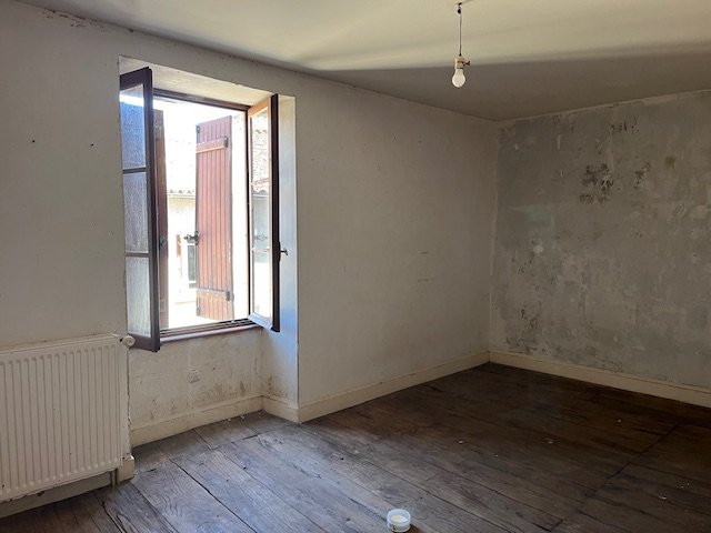 4 bedroom maison in Pressignac, Charente, France