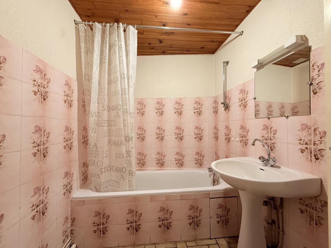2 bedroom maison de village in Villebois Lavalette, Charente, France