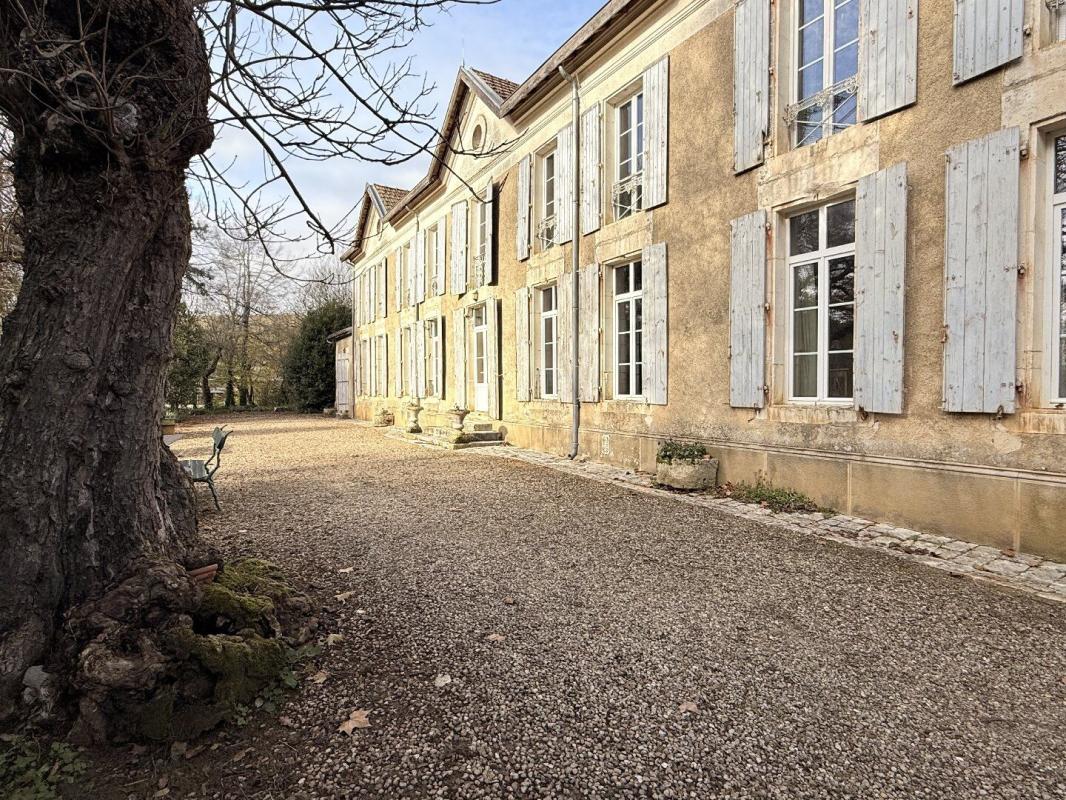 9 bedroom maison in Orgedeuil, Charente, France