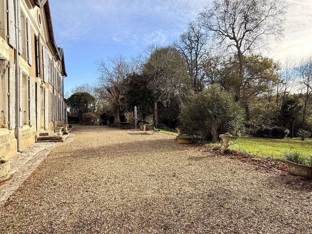 9 bedroom maison in Orgedeuil, Charente, France