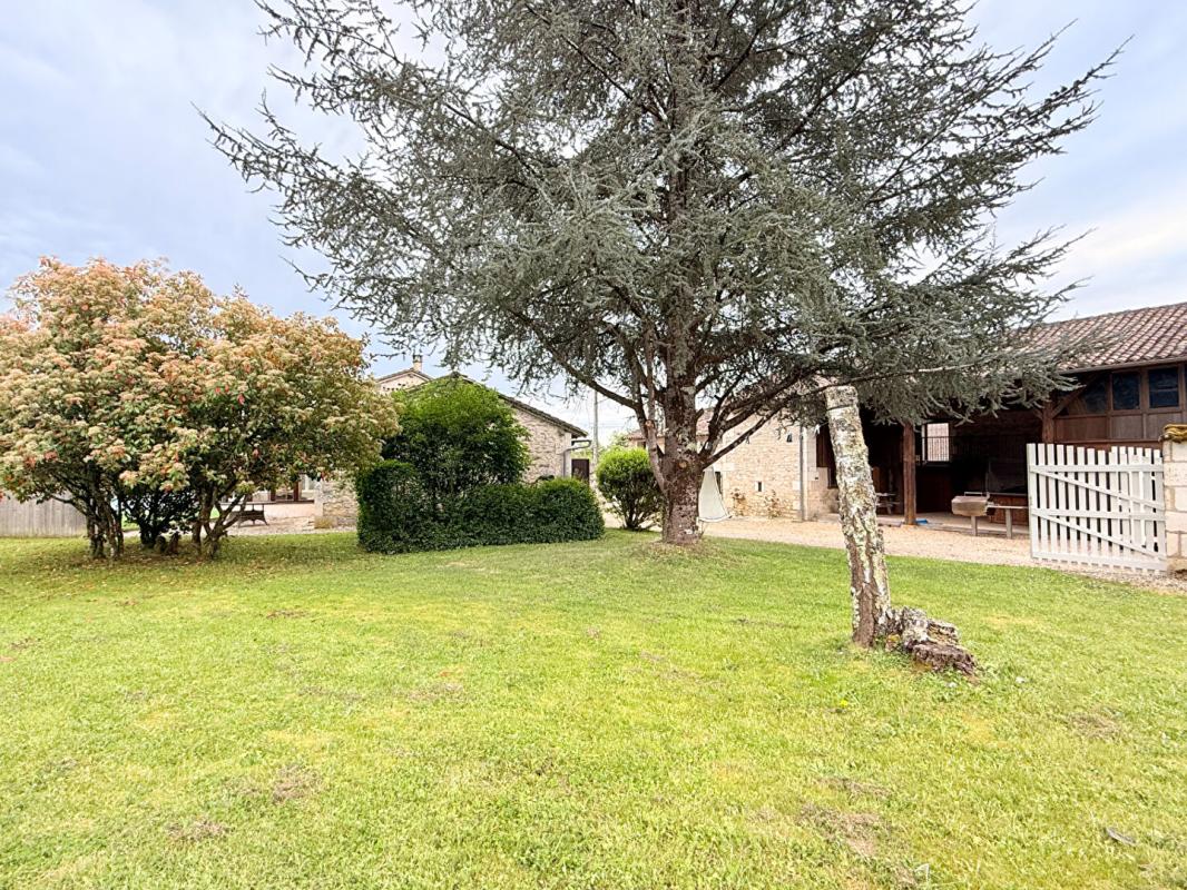 4 bedroom maison in Grassac, Charente, France