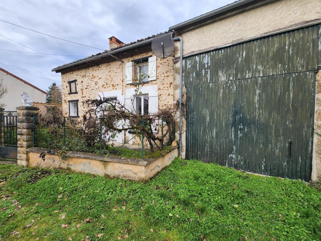 1 bedroom maison a renover in Adriers, Vienne, France