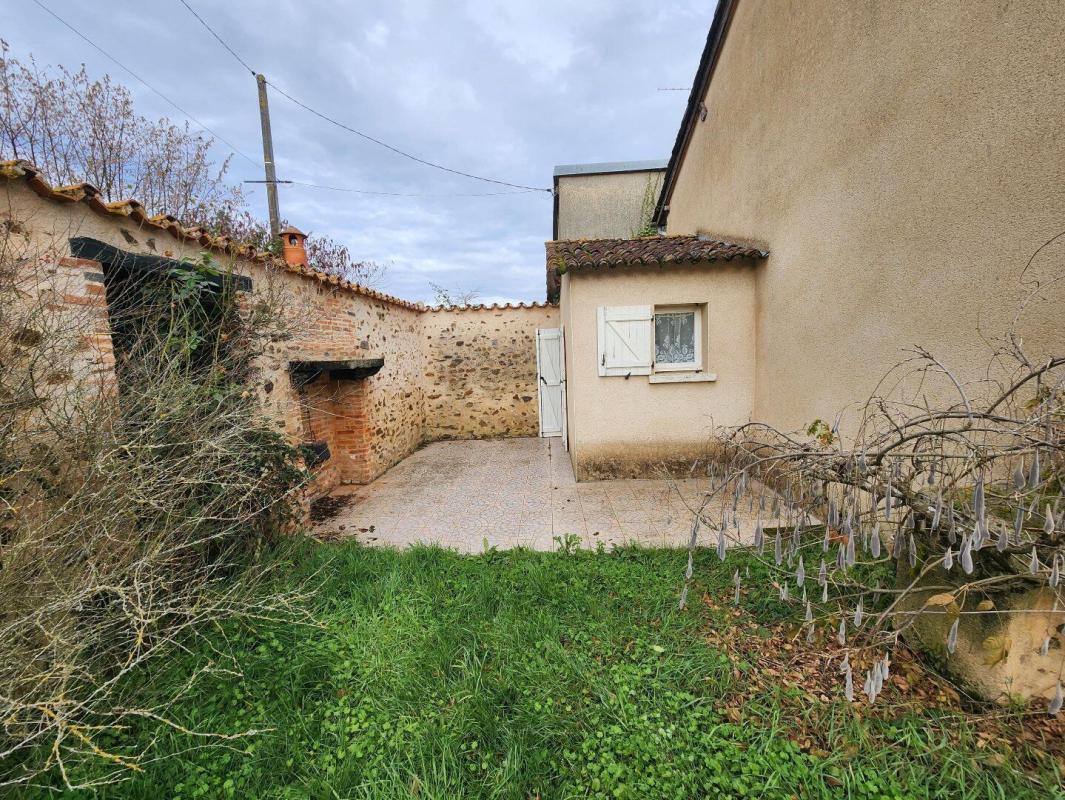 1 bedroom maison a renover in Adriers, Vienne, France