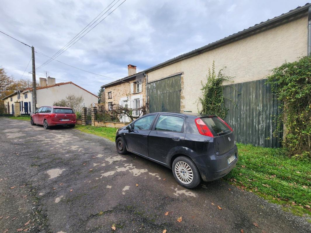 1 bedroom maison a renover in Adriers, Vienne, France