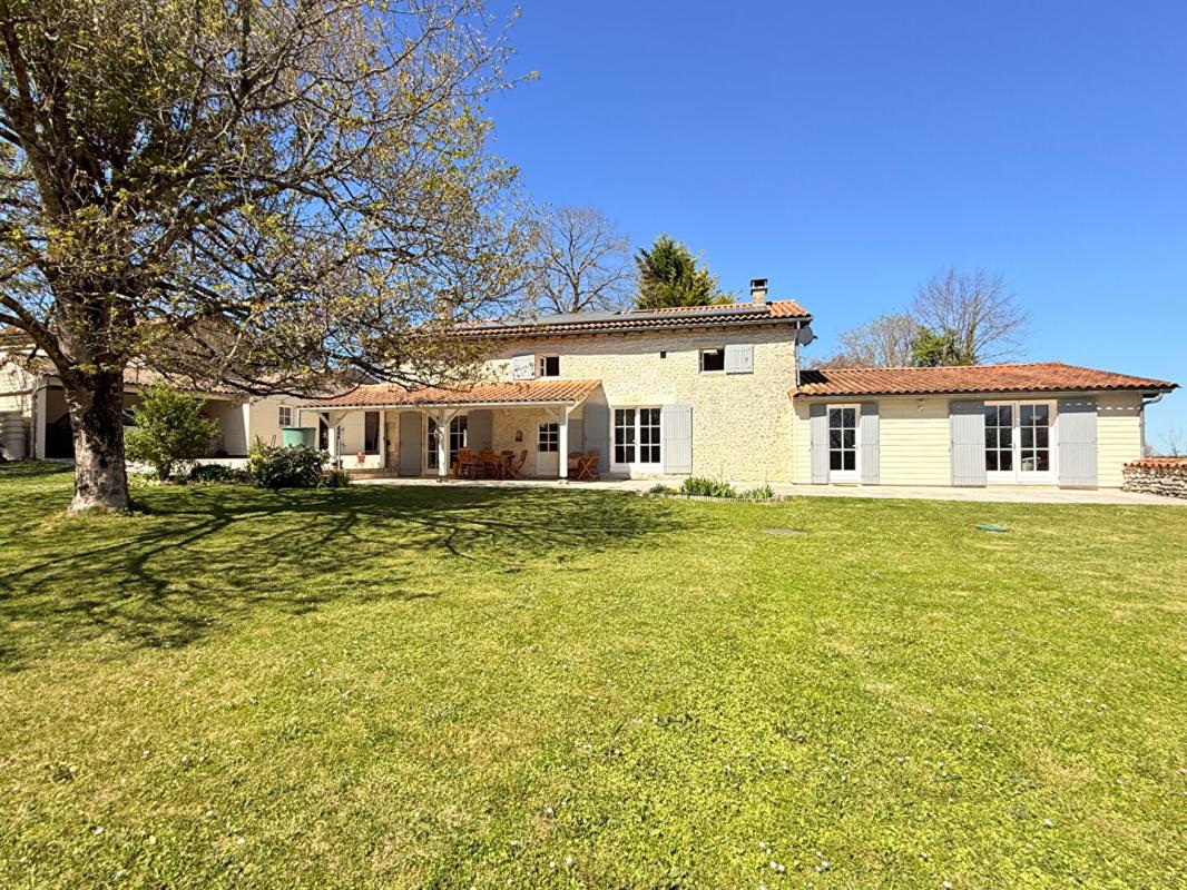 3 bedroom maison in Brossac, Charente, France