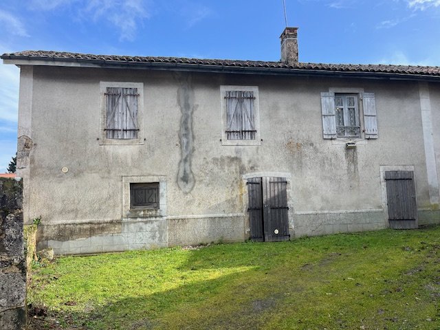 2 bedroom maison de village in Vayres, Haute-Vienne, France