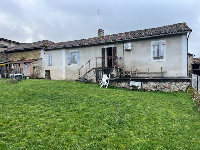 2 bedroom maison de village in Vayres, Haute-Vienne, France