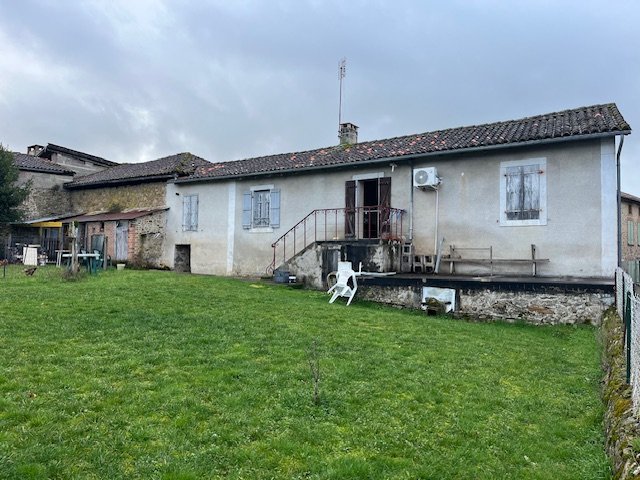 2 bedroom maison de village in Vayres, Haute-Vienne, France