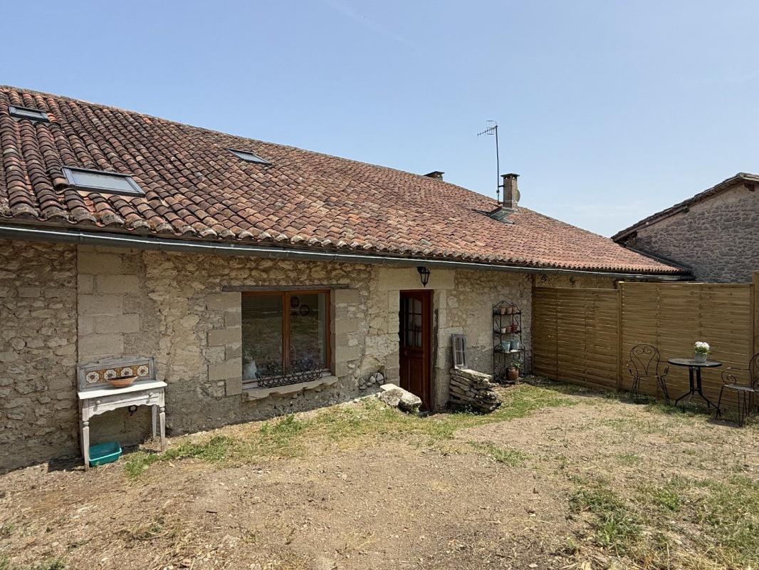 3 bedroom maison in Aubeterre Sur Dronne, Charente, France