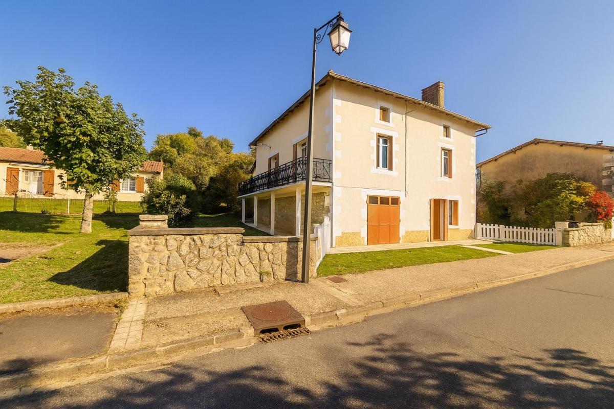 4 bedroom maison in Alloue, Charente, France