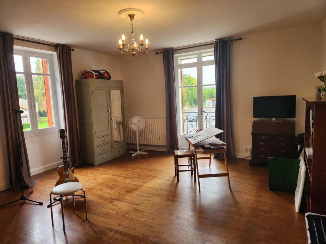 4 bedroom maison in Alloue, Charente, France