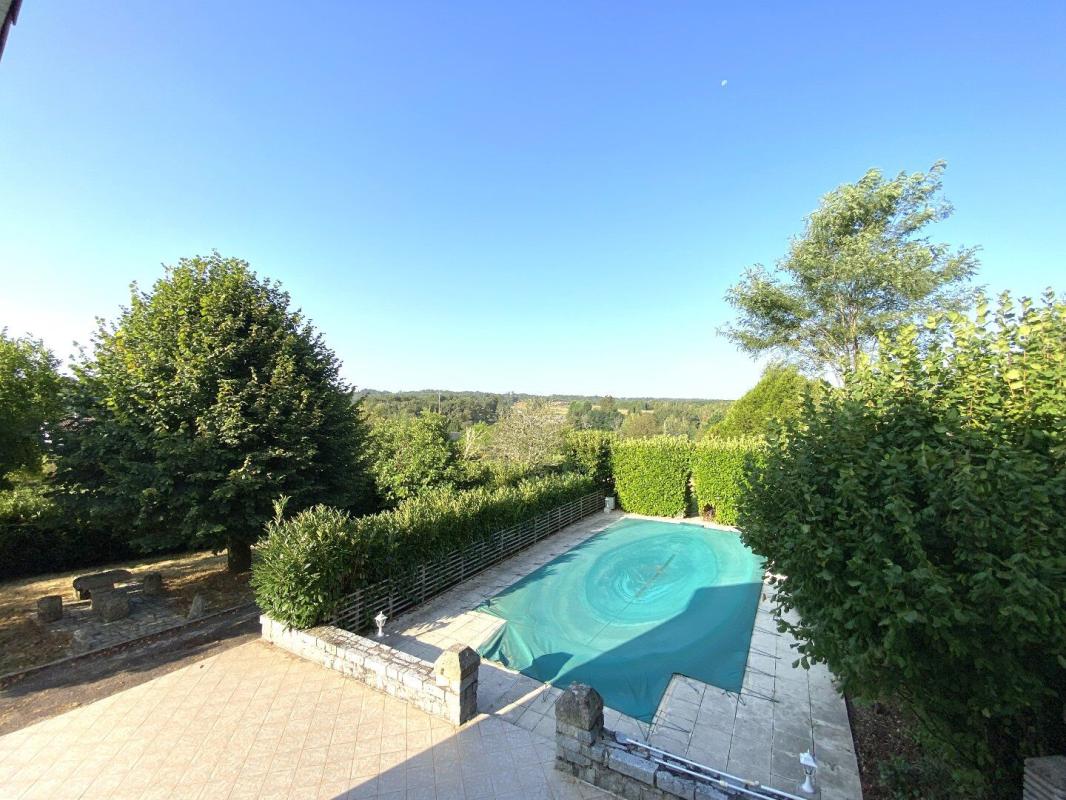 6 bedroom propriete in Bussiere Badil, Dordogne, France