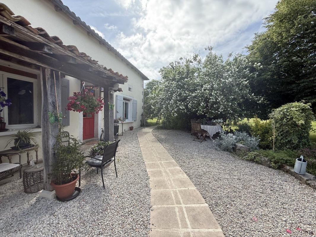 7 bedroom propriete in Combiers, Charente, France