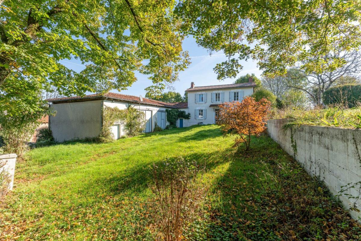 2 bedroom propriete in Roumazieres Loubert, Charente, France