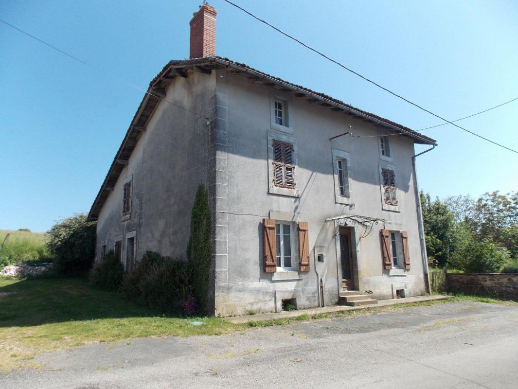 4 bedroom maison a renover in Vayres, Haute-Vienne, France