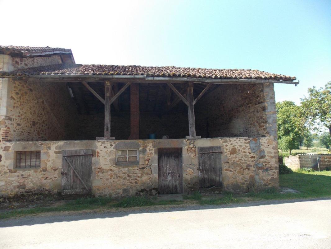 4 bedroom maison a renover in Vayres, Haute-Vienne, France