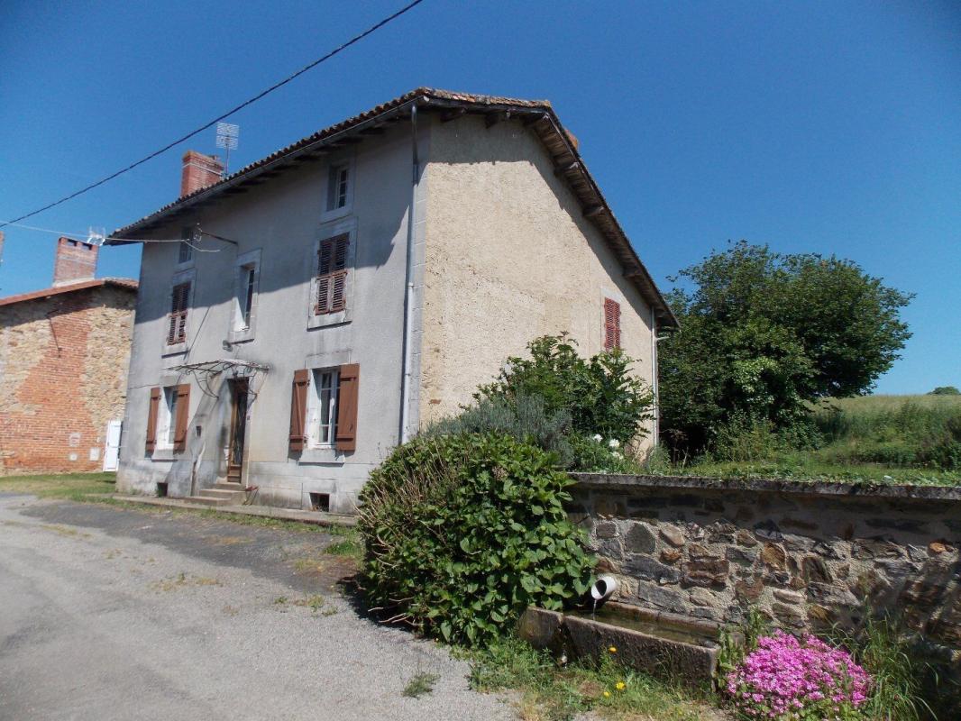 4 bedroom maison a renover in Vayres, Haute-Vienne, France