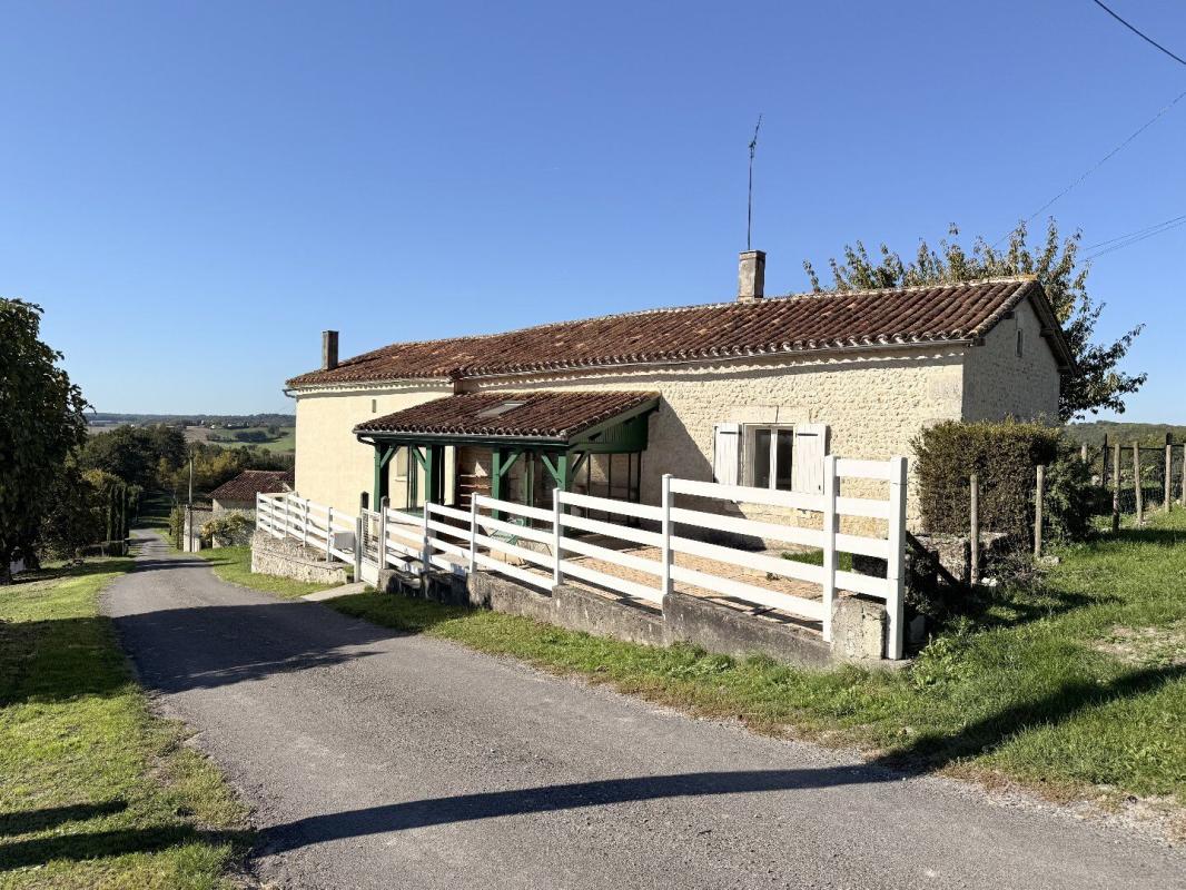 4 bedroom maison de campagne in Gurat, Charente, France