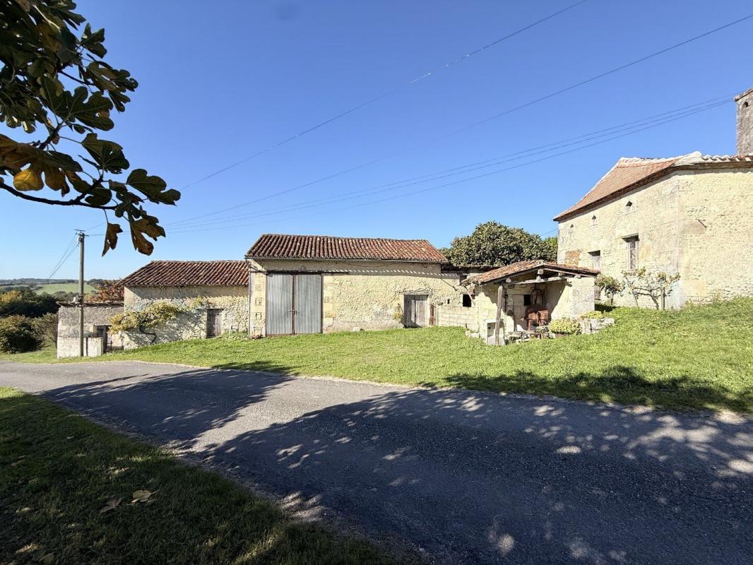 4 bedroom maison de campagne in Gurat, Charente, France