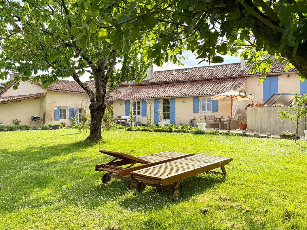 4 bedroom propriete in Aubeterre Sur Dronne, Charente, France