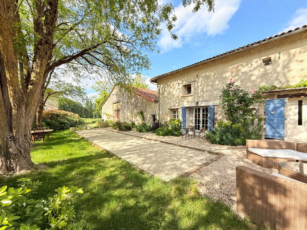 4 bedroom propriete in Aubeterre Sur Dronne, Charente, France