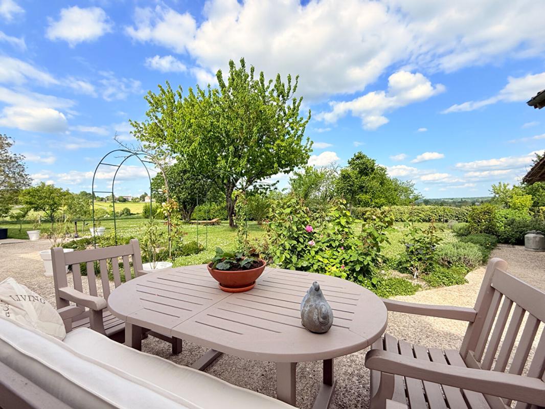 4 bedroom propriete in Aubeterre Sur Dronne, Charente, France