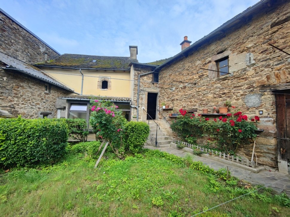 2 bedroom maison a renover in Calmont, Aveyron, France