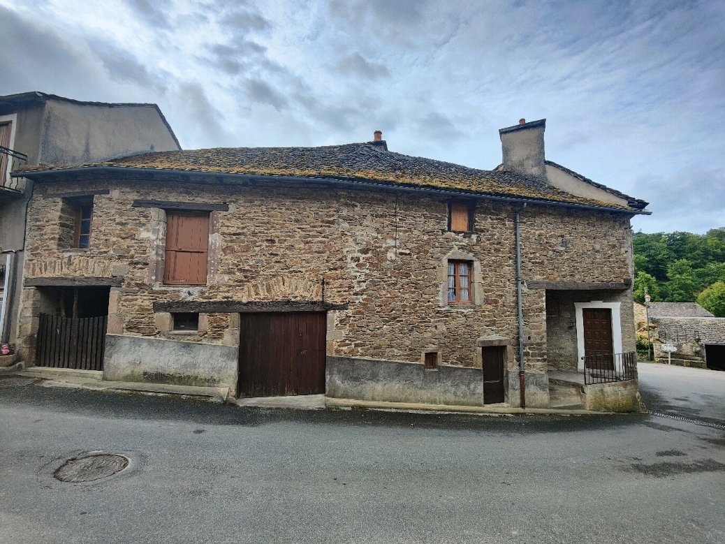2 bedroom maison a renover in Calmont, Aveyron, France