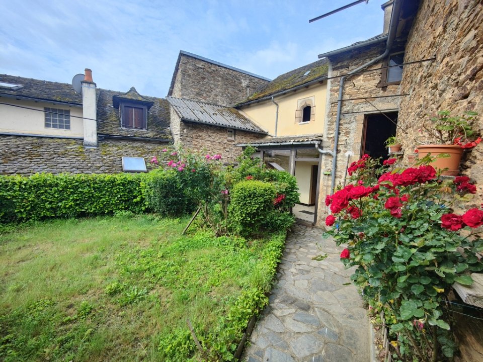 2 bedroom maison a renover in Calmont, Aveyron, France