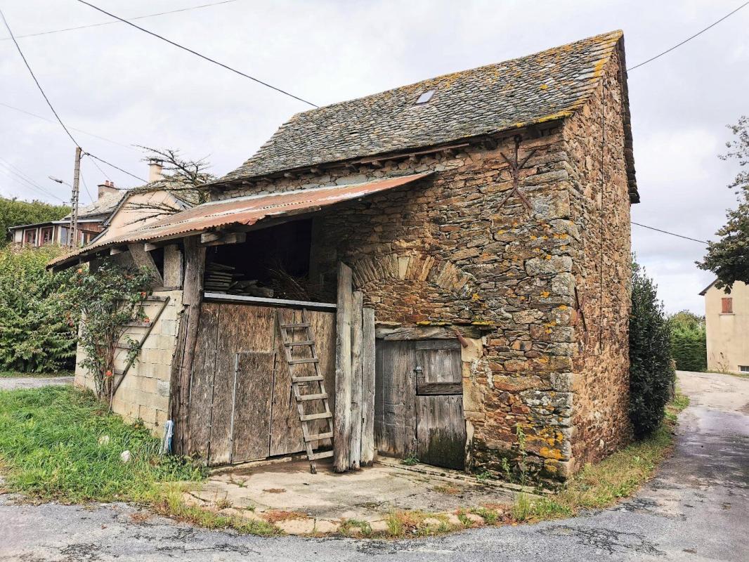 maison en pierres in Gramond, Aveyron, France