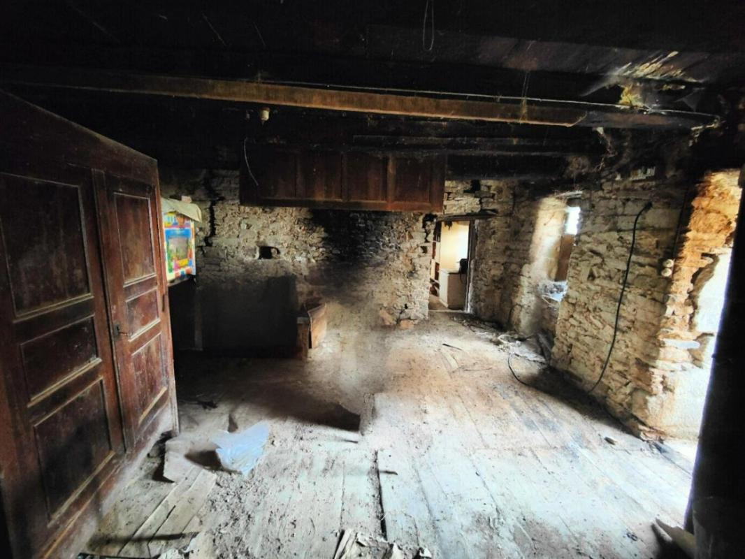 maison en pierres in Gramond, Aveyron, France