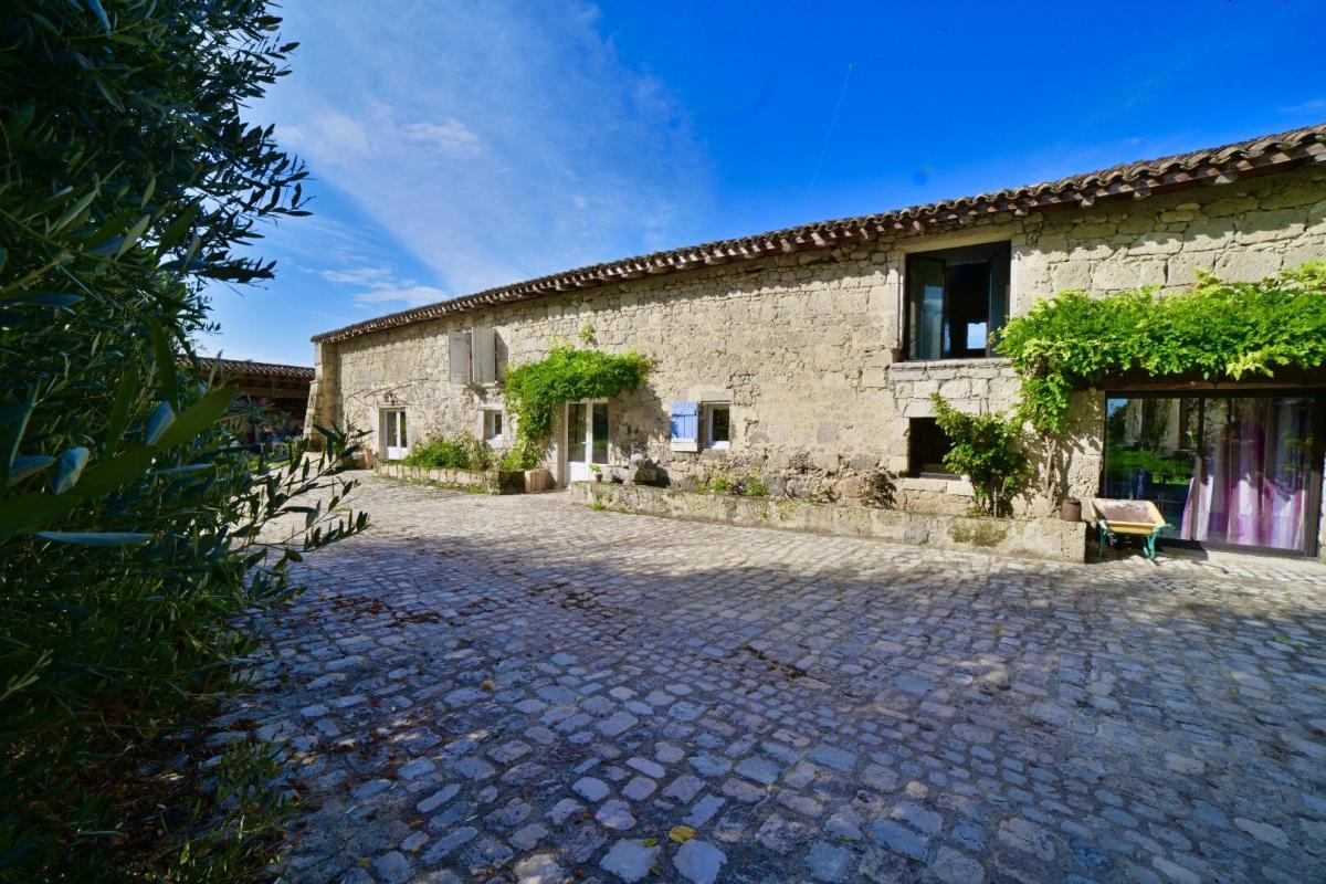 10 bedroom propriete in Nerac, Lot-et-Garonne, France