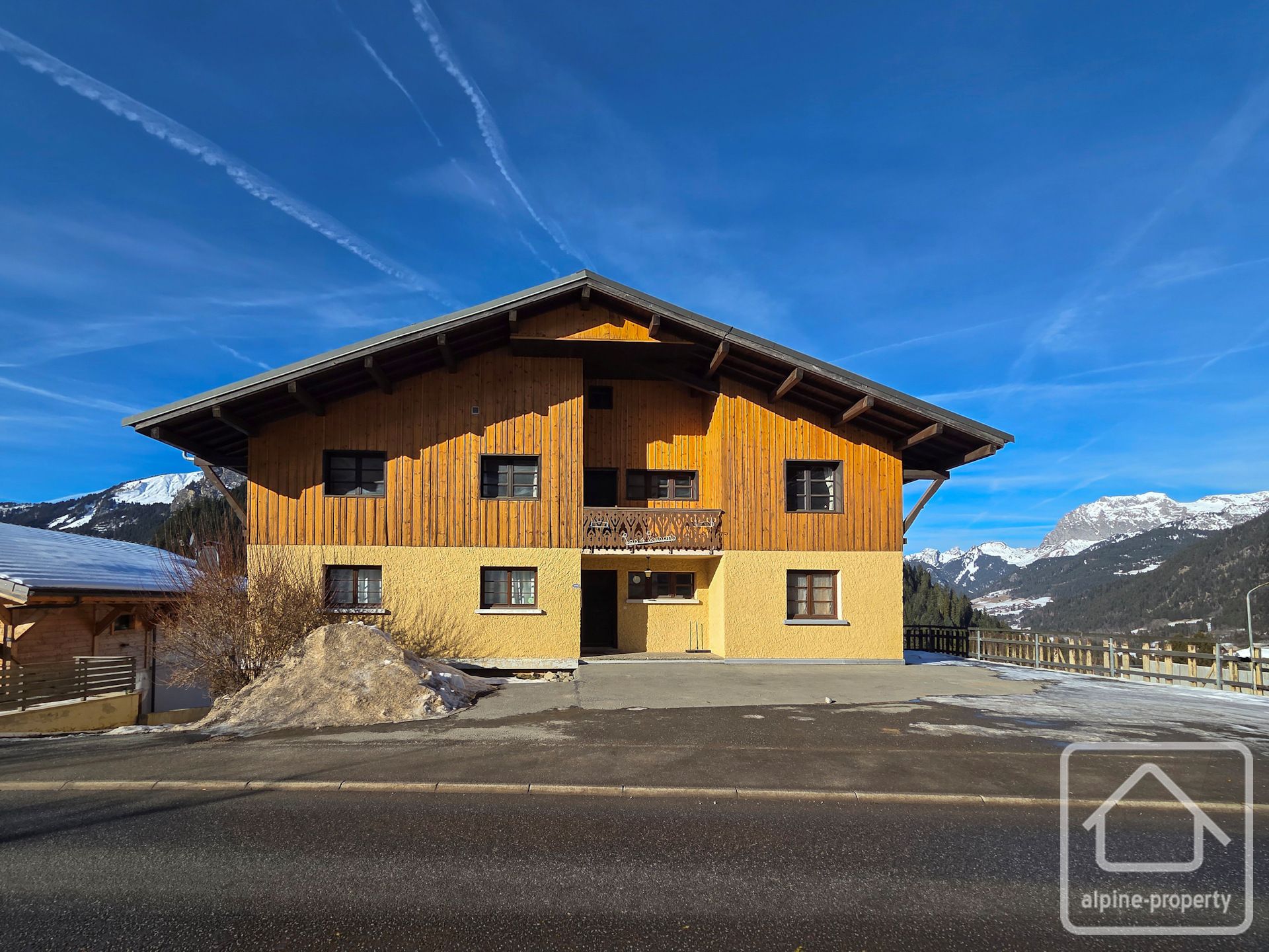 Spacious 3-4 Bedroom Apartment With Garage, Balcony & Open Views In Central Châtel – 4SAISONS