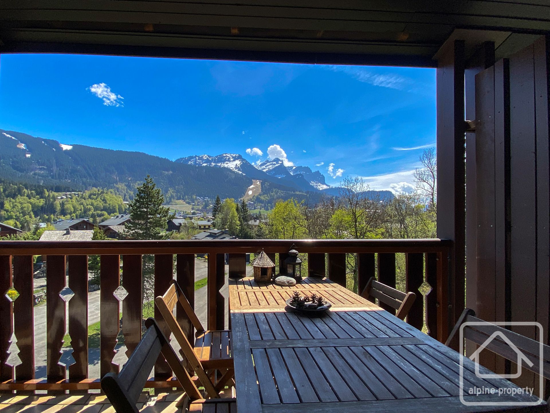 Duplex, 2 Bedrooms, 2 Bathrooms, 2 Toilets, With A View Of The Slopes. – CARLINELC
